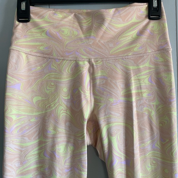 Fabletics Define High-Waisted Capri Marble - Picture 5 of 11